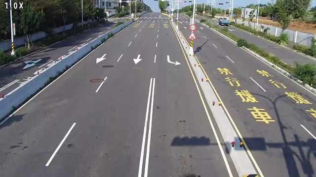 西屯路/都會園路(右側車流往東大路方向)Xitun Rd./Duhuiyuan Rd.(Right side Traffic flow to Dongda Rd.)
