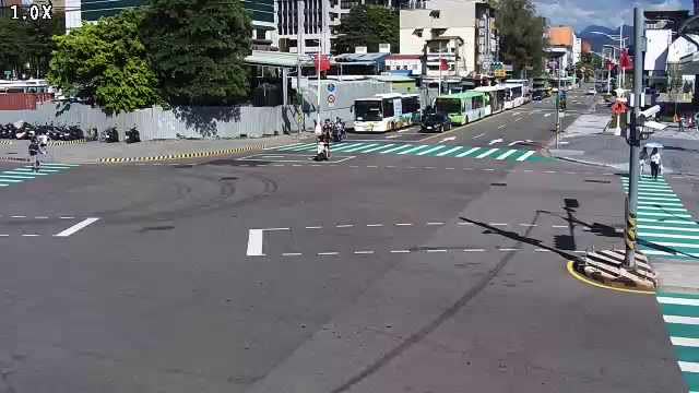南京路/雙十路(右側車流往建成路) Nanjing Rd./