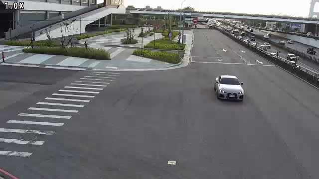 環中路/經貿路 (車流往中清路) Huanzhong Rd. /Jingmao Rd. (Right side Traffic flow to Zhongqing Rd.)
