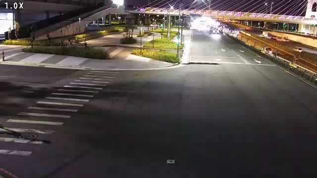 環中路/經貿路 (車流往中清路) Huanzhong Rd. /Jingmao Rd. (Right side Traffic flow to Zhongqing Rd.)