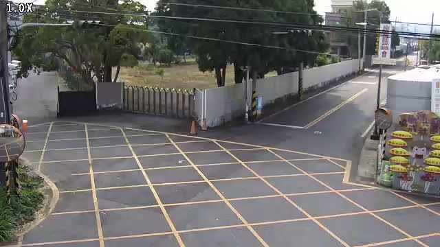 華豐街/興義街/興隆街 (右側車流往協興街)Huafeng St./Xingyi St./Xinglong St.(Right side Traffic flow to Xiexing St.)