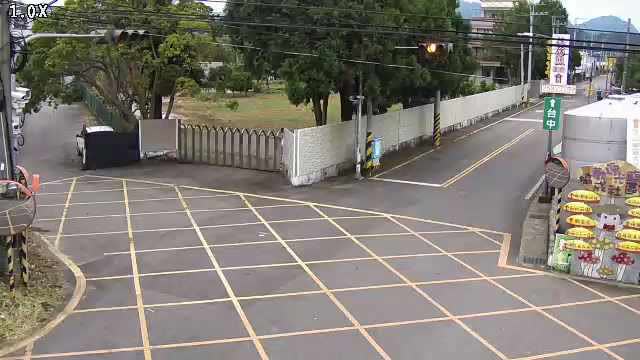 華豐街/興義街/興隆街 (右側車流往協興街)Huafeng St./Xingyi St./Xinglong St.(Right side Traffic flow to Xiexing St.)
