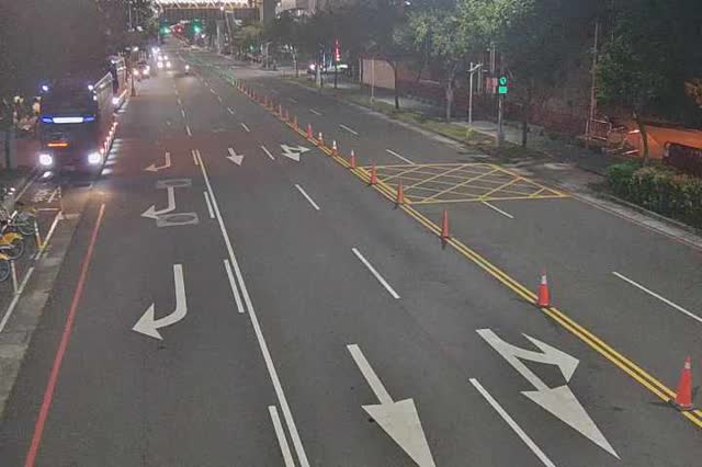 崇德十九路/四平路(右側車流往崇德路方向)