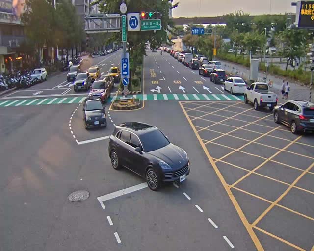 太原路/建和路 (右側車流往環中東路)