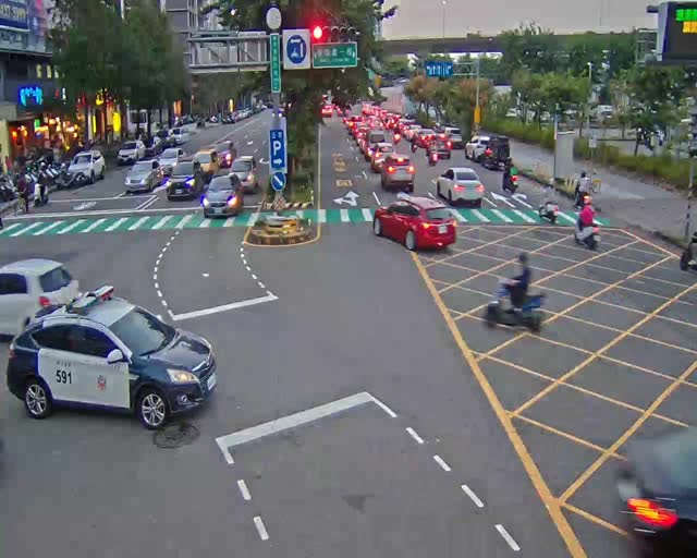 太原路/建和路 (右側車流往環中東路)