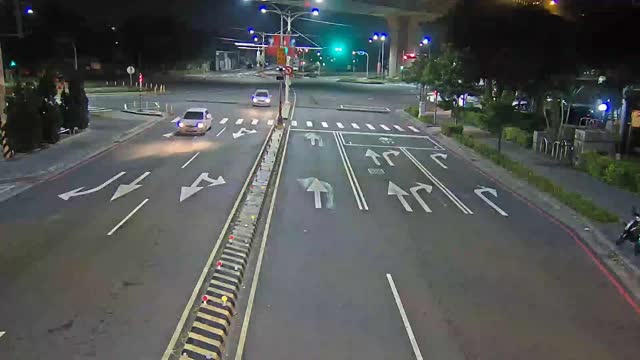 市民大道/十甲路 (右側車流往環中東路)