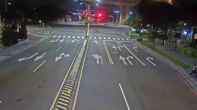 市民大道/十甲路 (右側車流往環中東路)