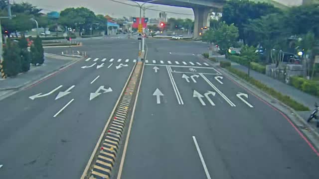 市民大道/十甲路 (右側車流往環中東路)