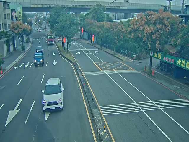 松竹路/和順路 (右側車流往環中東路)
