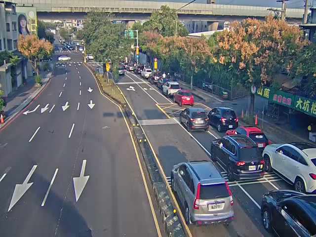 松竹路/和順路 (右側車流往環中東路)