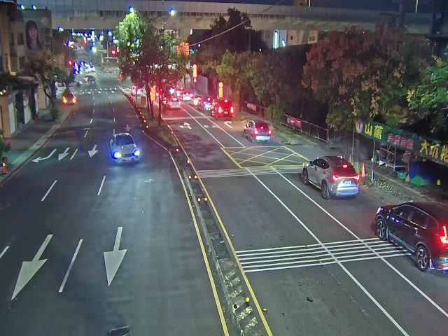松竹路/和順路 (右側車流往環中東路)