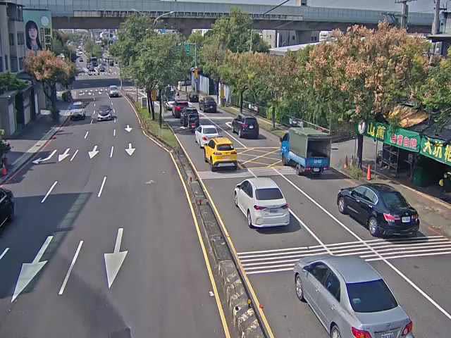 松竹路/和順路 (右側車流往環中東路)