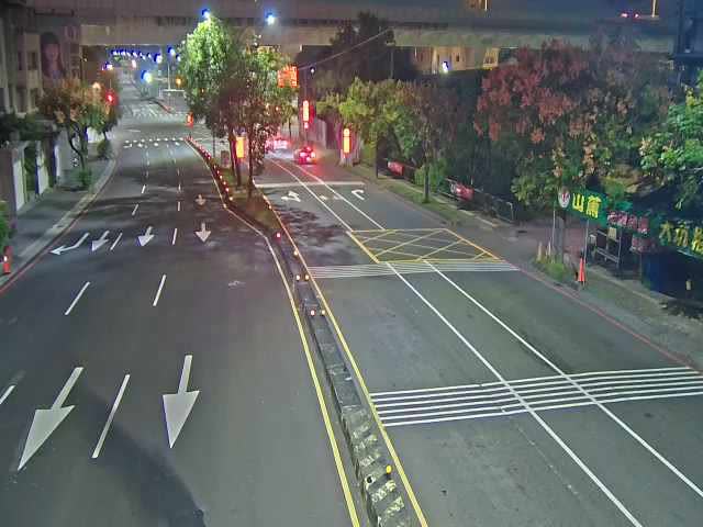 松竹路/和順路 (右側車流往環中東路)
