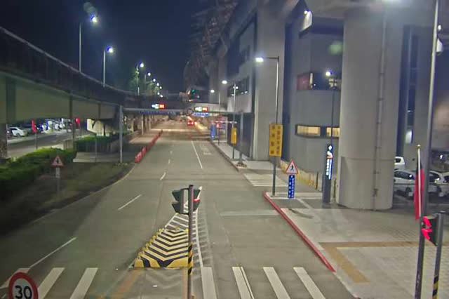 高鐵三路/站區一路(往一樓上客區)