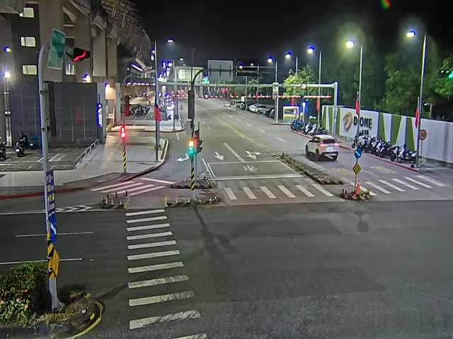 站區二路/高鐵三路(右側車流往高鐵一路)