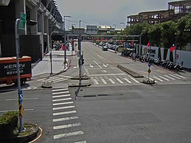 站區二路/高鐵三路(右側車流往高鐵一路)