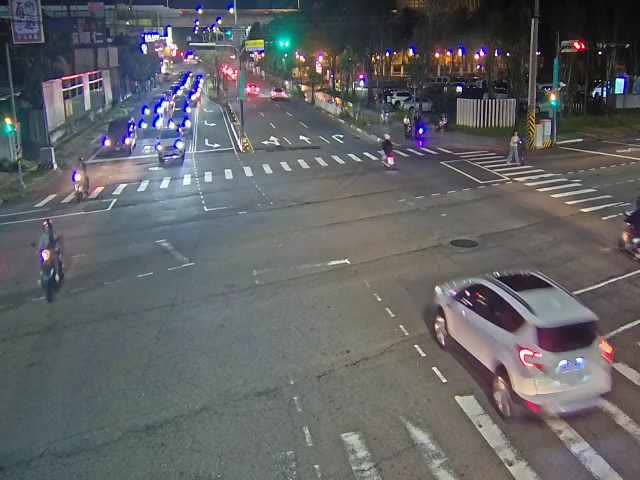 松竹路/軍功路(右側車流往環中東路)