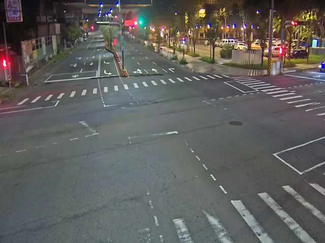 松竹路/軍功路(右側車流往環中東路)