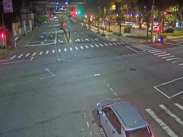 松竹路/軍功路(右側車流往環中東路)