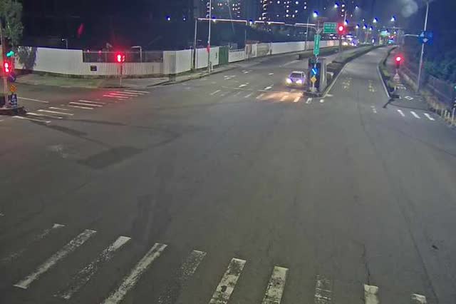 高鐵路/高鐵三路 (右側車流往高鐵二路)