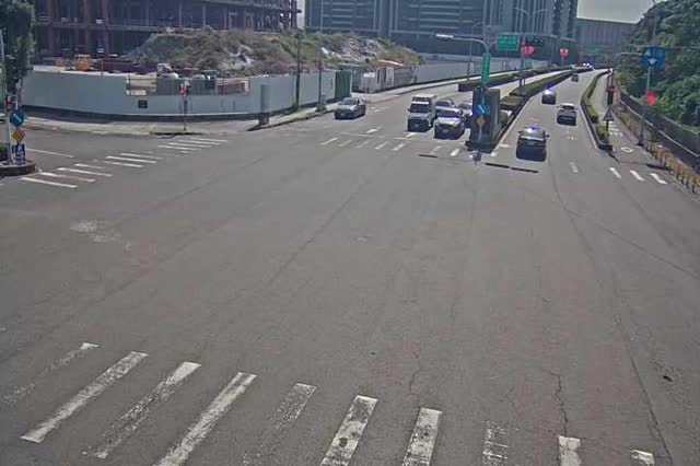 高鐵路/高鐵三路 (右側車流往高鐵二路)