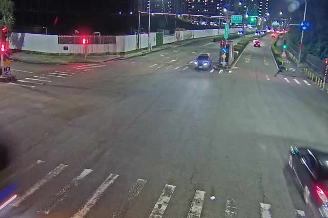 高鐵路/高鐵三路 (右側車流往高鐵二路)