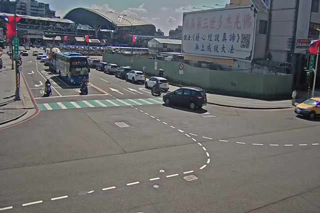 大智北路/南京路(右側車流往復興路)