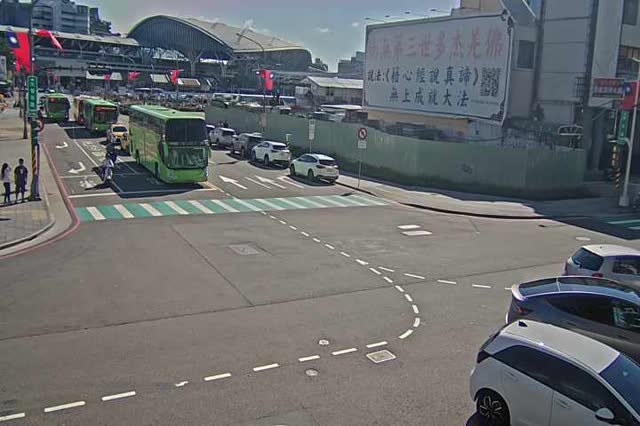 大智北路/南京路(右側車流往復興路)