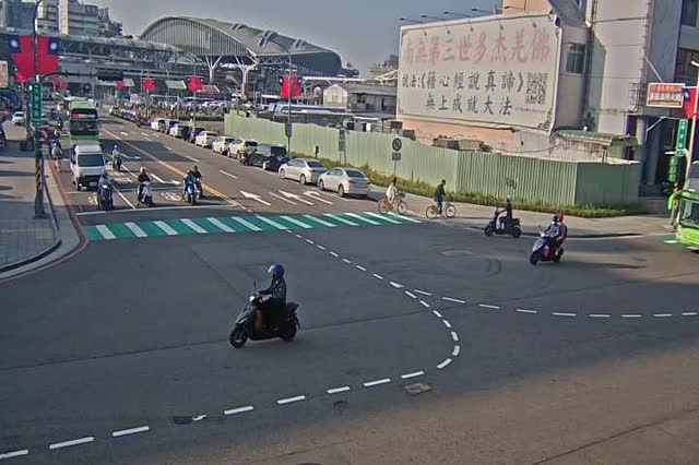 大智北路/南京路(右側車流往復興路)