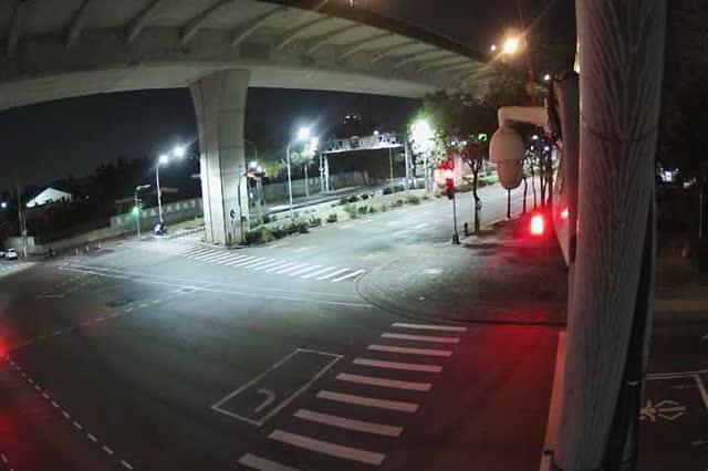太原路/環中東路(右側車流往松竹路)