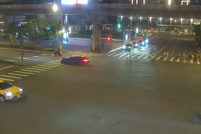 215-經貿二路105巷口