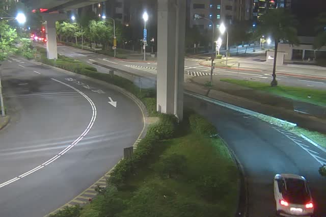 218-經貿一路環東大道槽化島