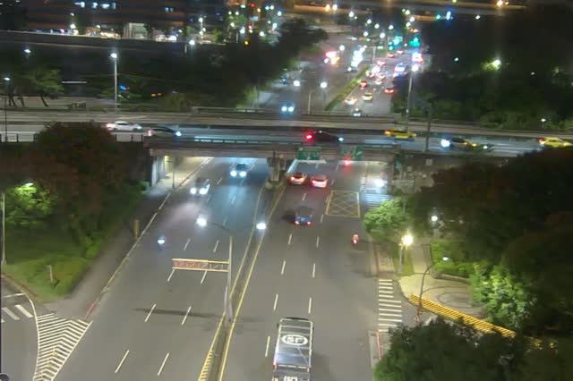350-成功-內湖交流道路口