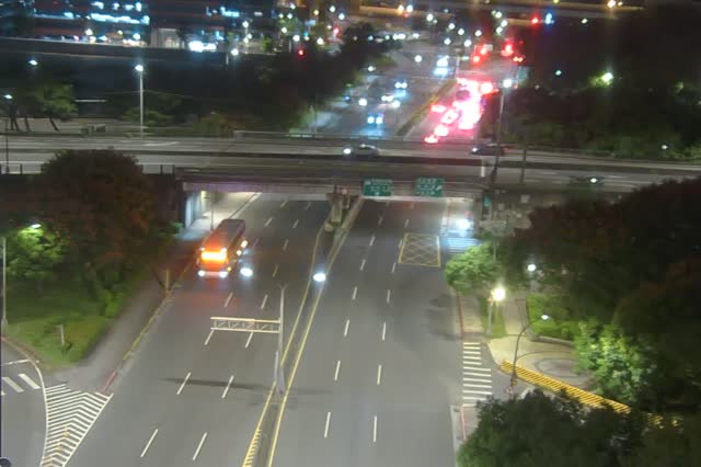 350-成功-內湖交流道路口
