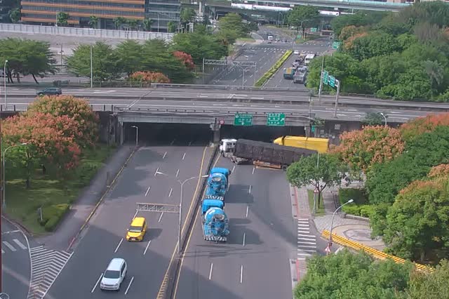 350-成功-內湖交流道路口