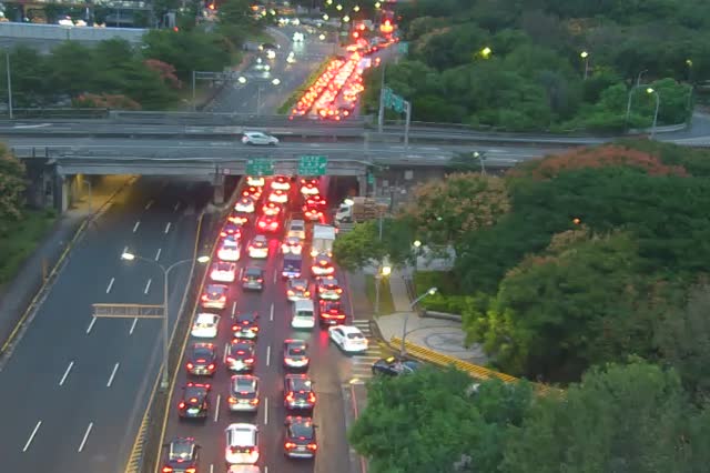 350-成功-內湖交流道路口