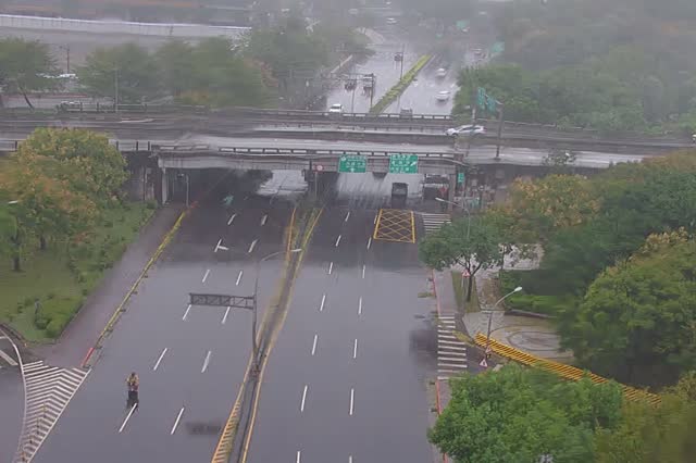 350-成功-內湖交流道路口