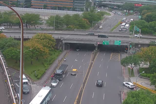 350-成功-內湖交流道路口