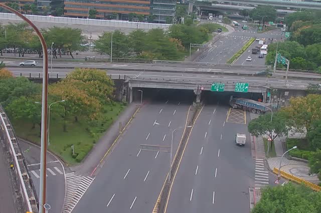 350-成功-內湖交流道路口
