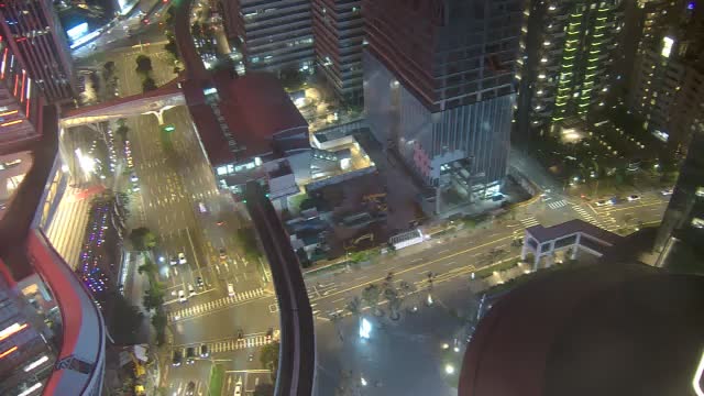 422-經貿二路131號(LaLaport商場)