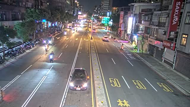 中山路國際路口(居家生活館分隔島號誌桿)