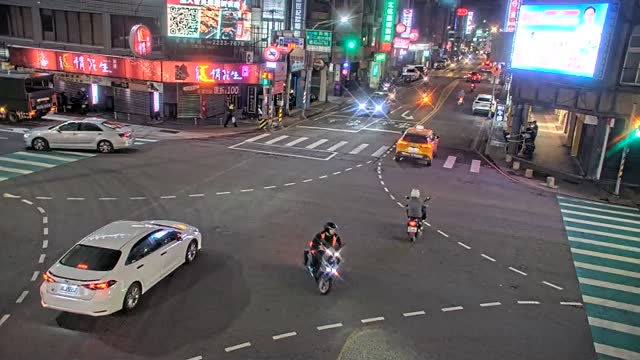 三民路與中正路口(京華鑽石前號誌桿)