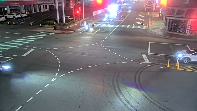 經國路南平路口(85度C及7-11便利店對面號誌桿)
