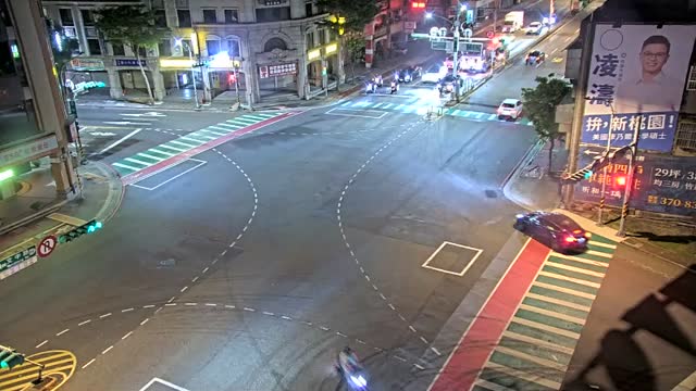 大興西路三段與文中路旁路側(昇降桿)
