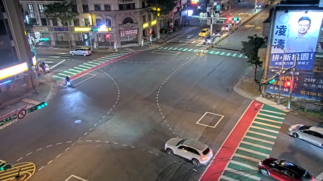大興西路三段與文中路旁路側(昇降桿)