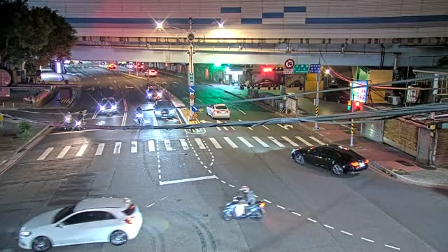 中山路龍安街口(分隔島號控箱旁號誌桿)