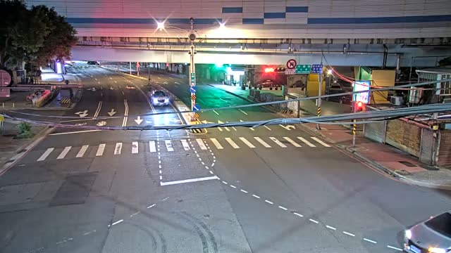 中山路龍安街口(分隔島號控箱旁號誌桿)