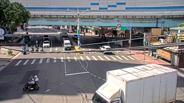 中山路龍安街口(分隔島號控箱旁號誌桿)