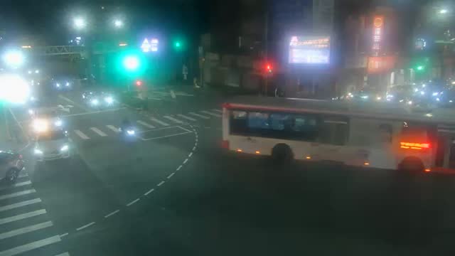 中華路興仁路口(久丹努眼鏡行前號誌桿)