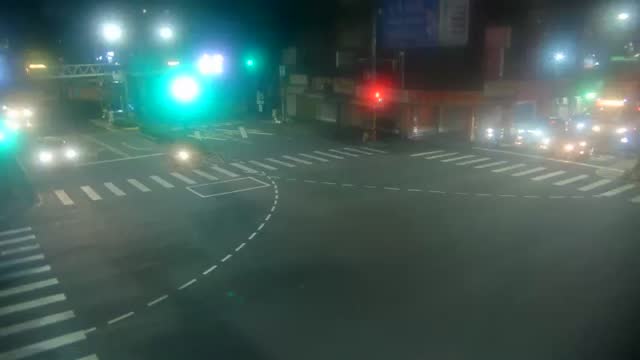 中華路興仁路口(久丹努眼鏡行前號誌桿)